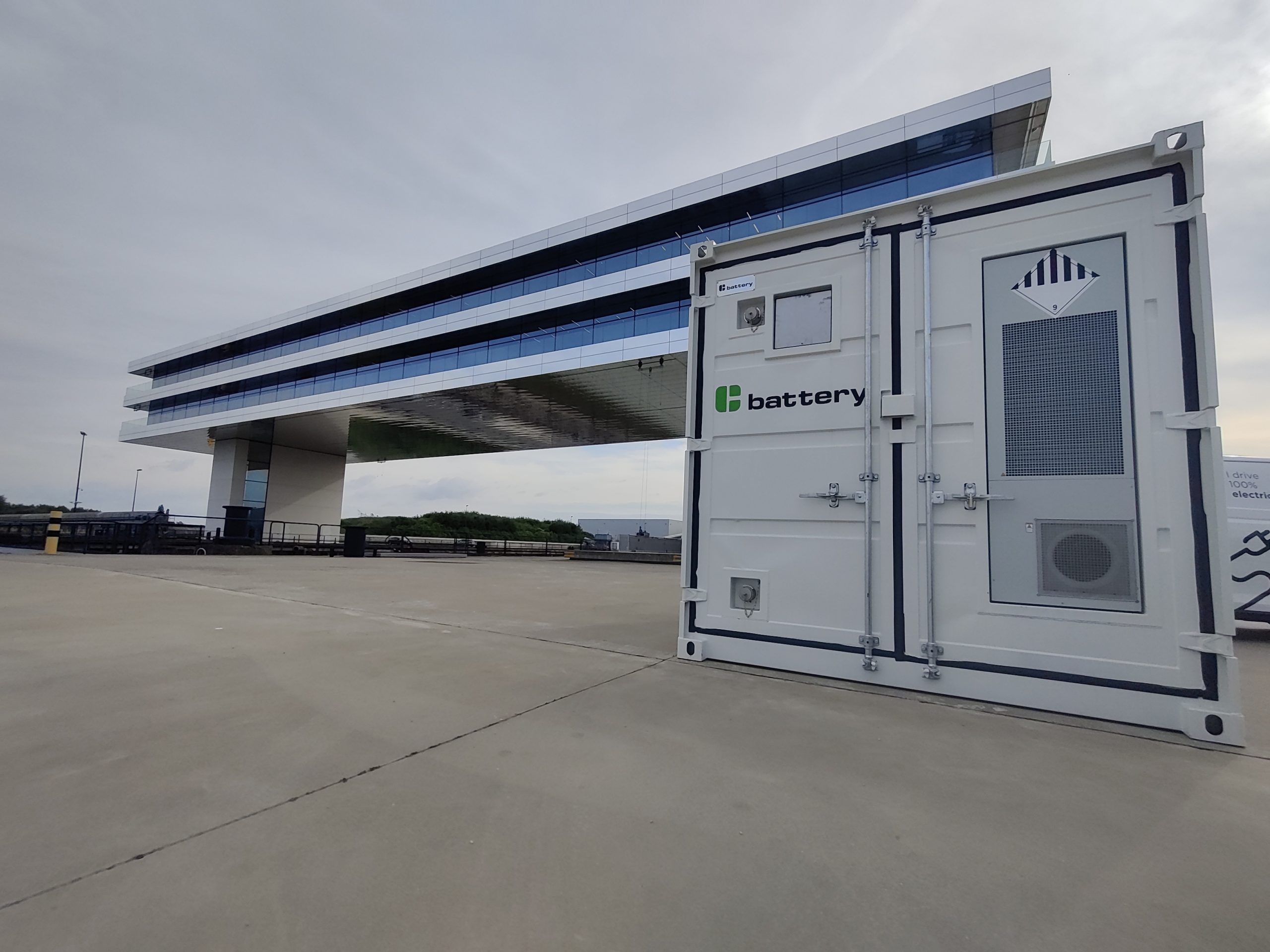 C-battery BESS in front of Cordeel HQ building in Temse